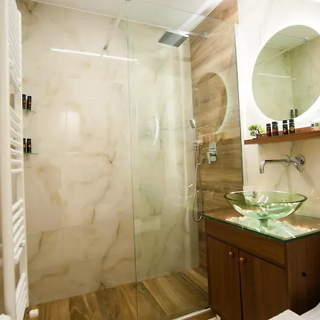 Amazing Salonic